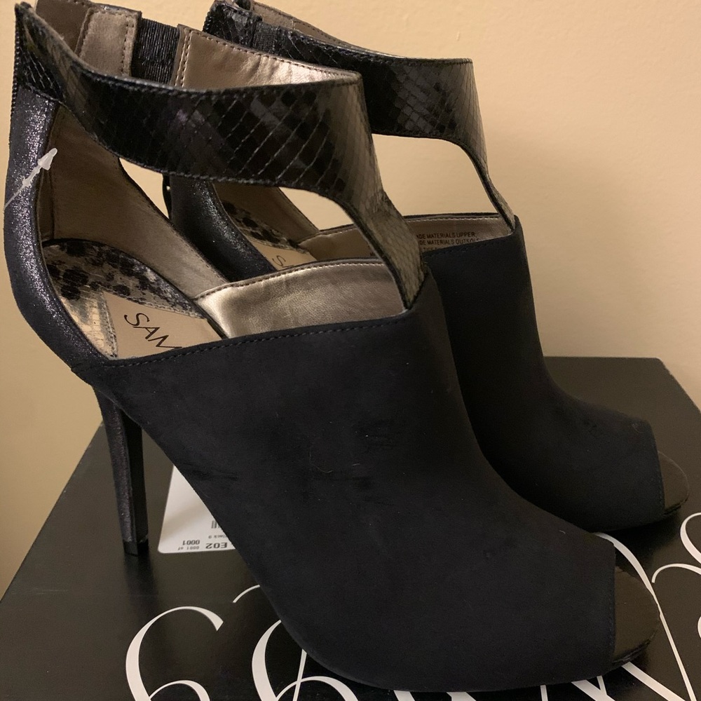 Peep Toe Booty Pumps SZ 9 NWT&box, 4in high heel